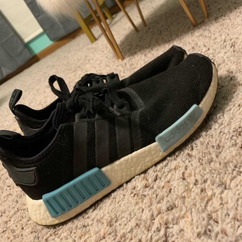 black and blue nmd r1